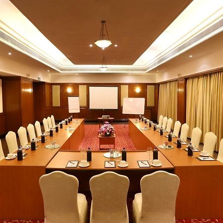 Greenpark Čennai Exteriér fotografie A meeting room at a hotel