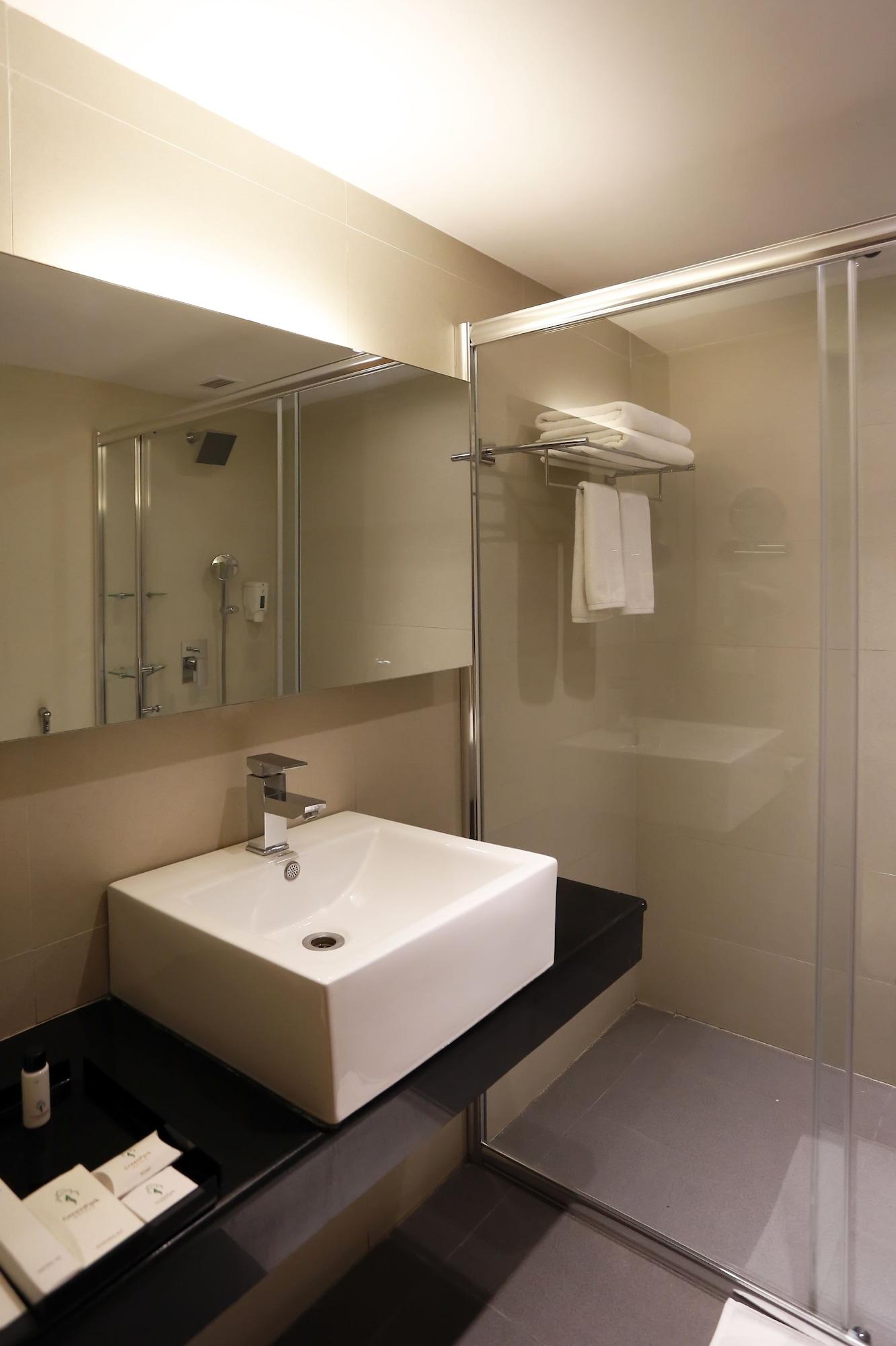 Greenpark Čennai Exteriér fotografie A bathroom in a hotel