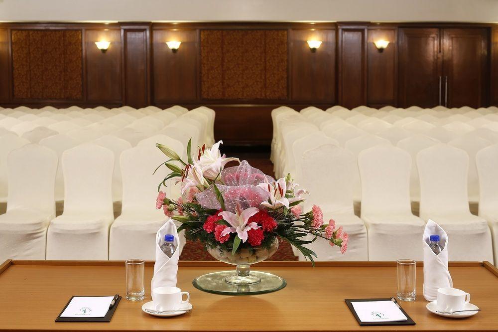 Greenpark Čennai Exteriér fotografie The meeting room of the 1st ASEAN Summit
