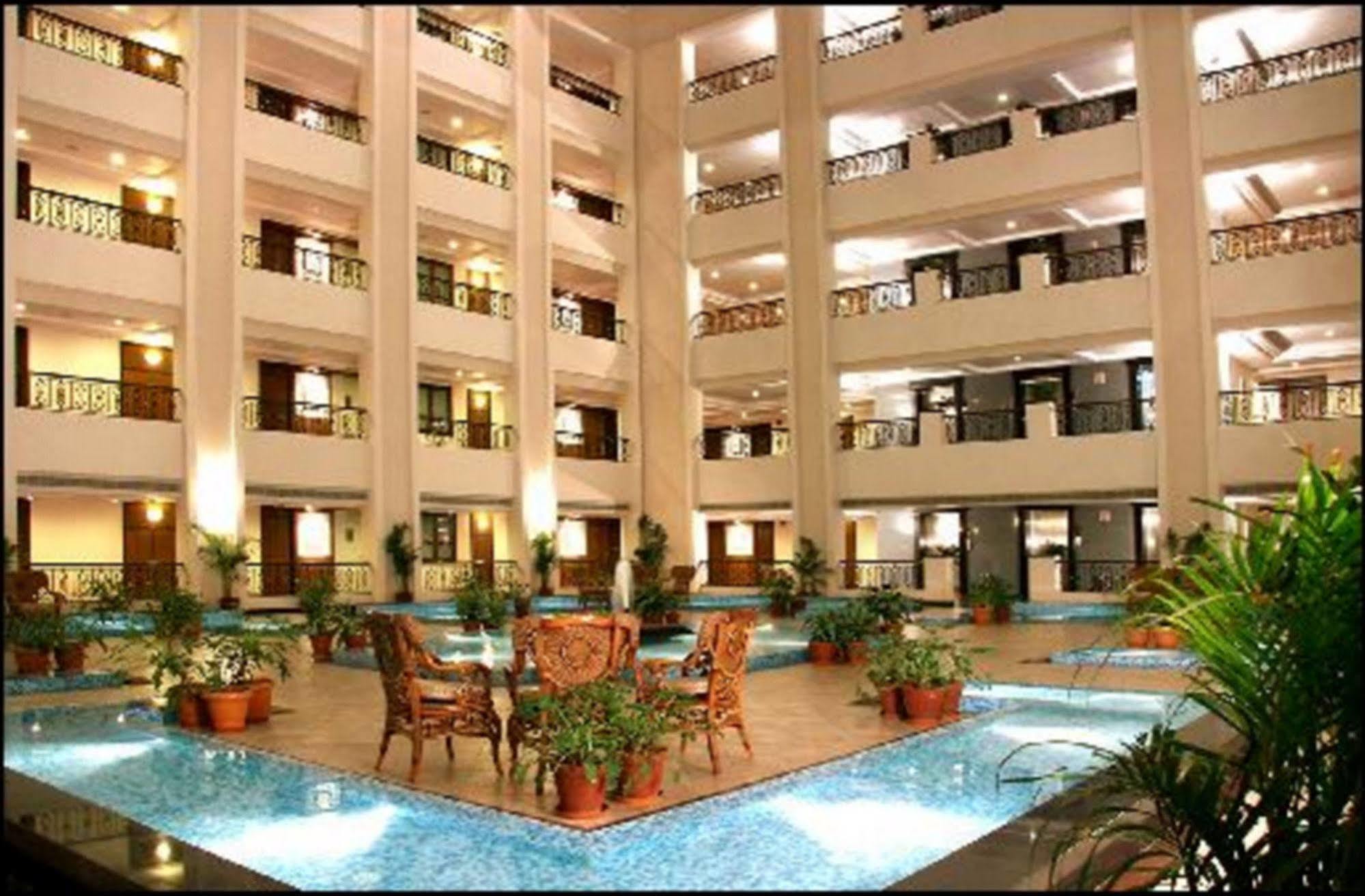 Greenpark Čennai Exteriér fotografie The interior of the hotel