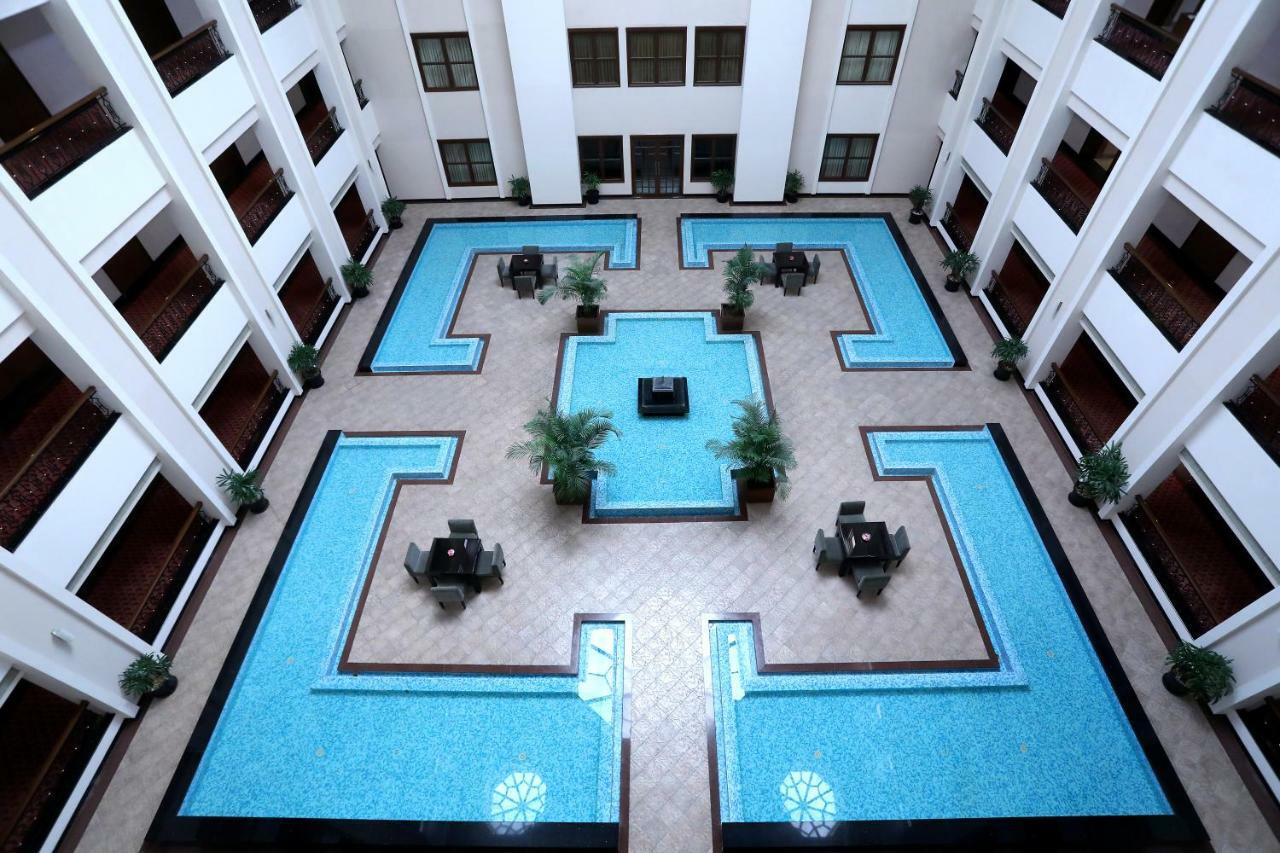 Greenpark Čennai Exteriér fotografie The interior of the hotel