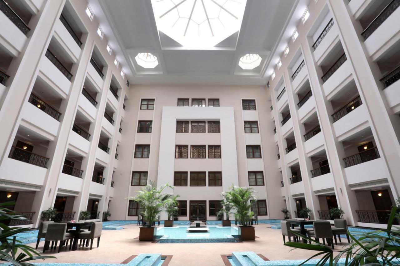 Greenpark Čennai Exteriér fotografie The interior of the hotel