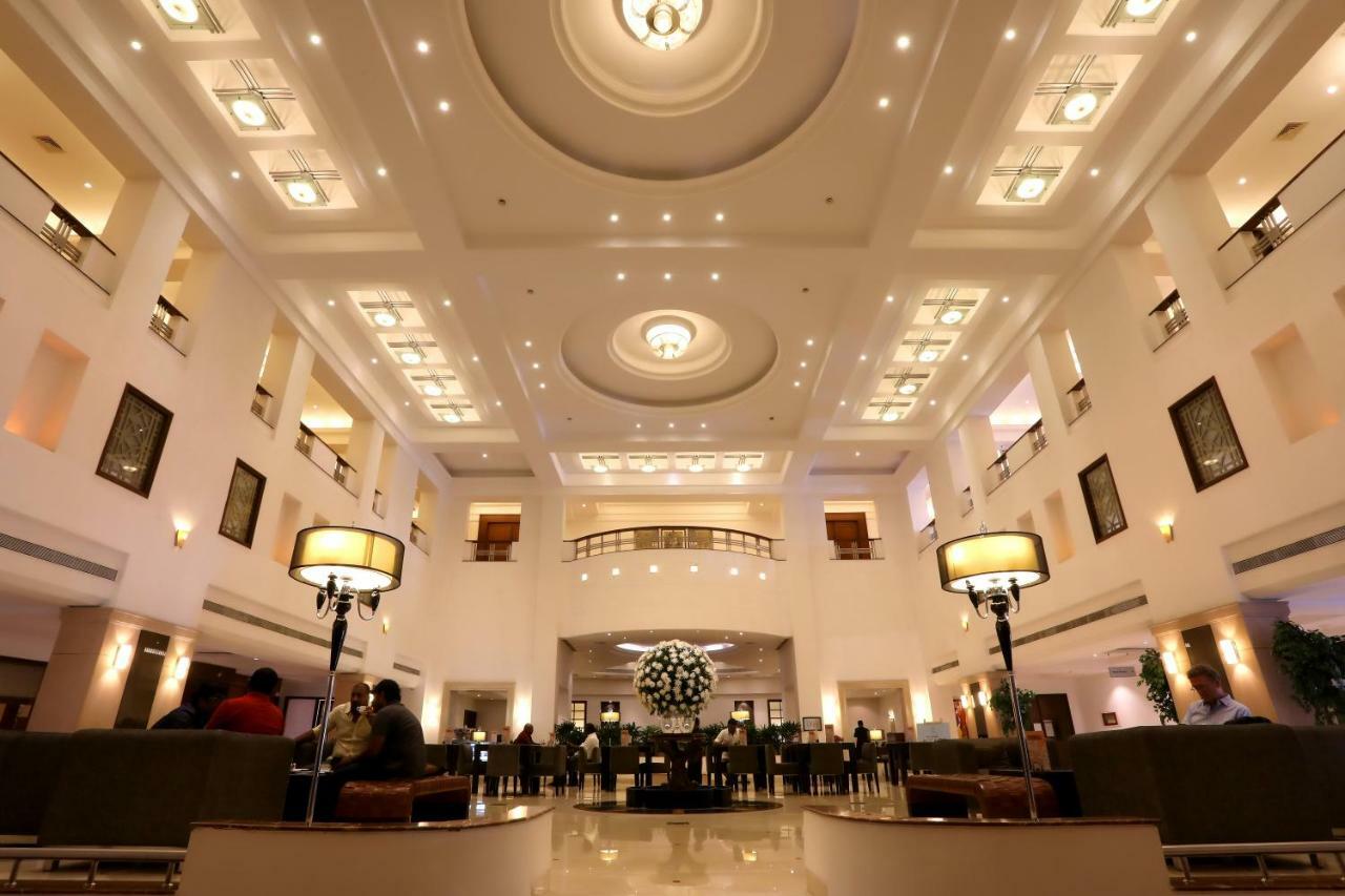 Greenpark Čennai Exteriér fotografie The lobby of the hotel