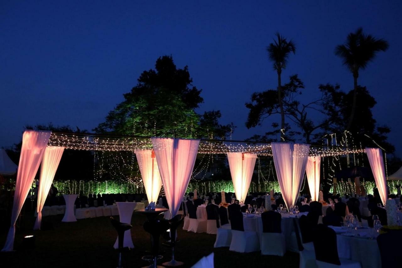 Greenpark Čennai Exteriér fotografie A wedding reception at the Taj Bengal